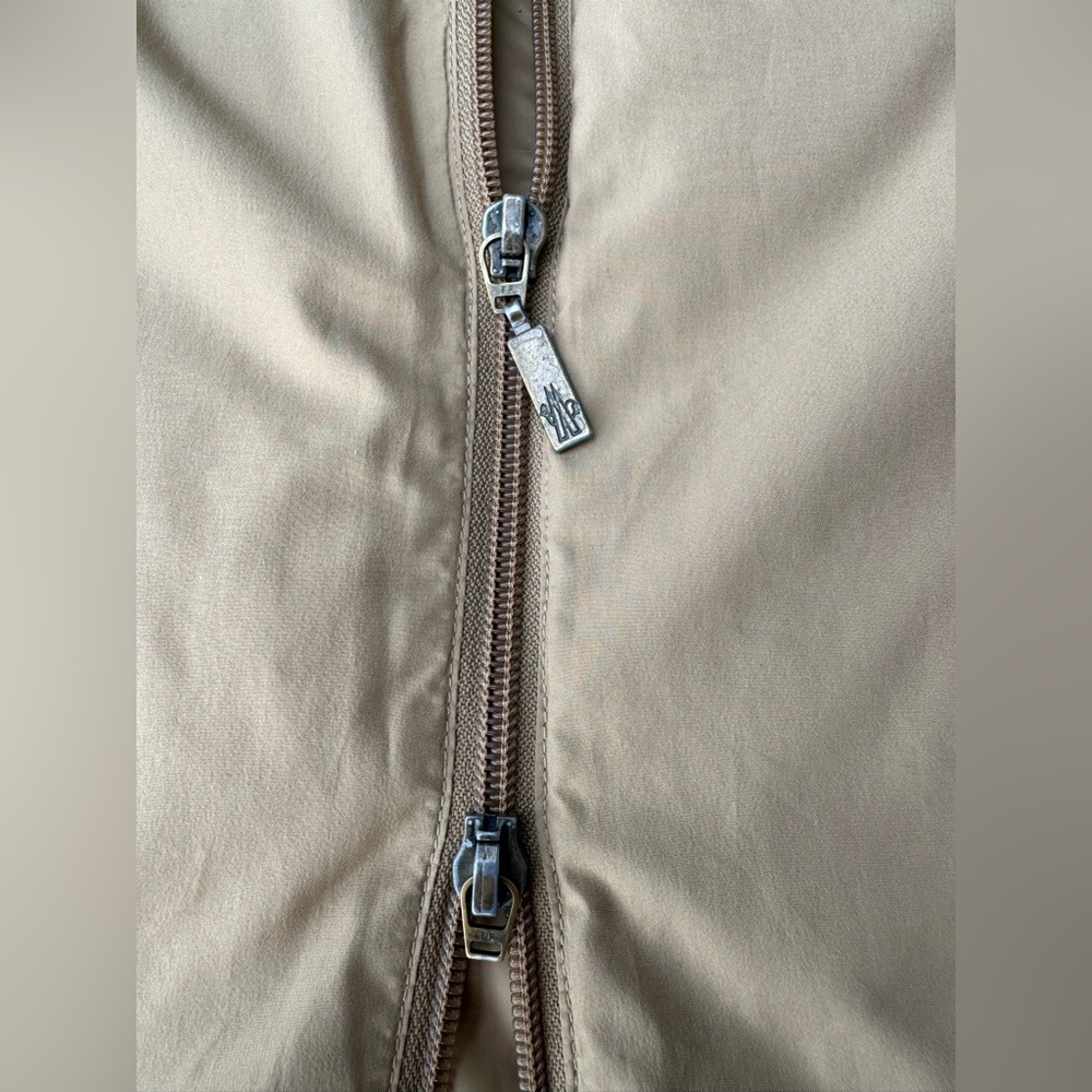 MONCLER Minimalist sleek puffer coat. - Picture 7 of 12